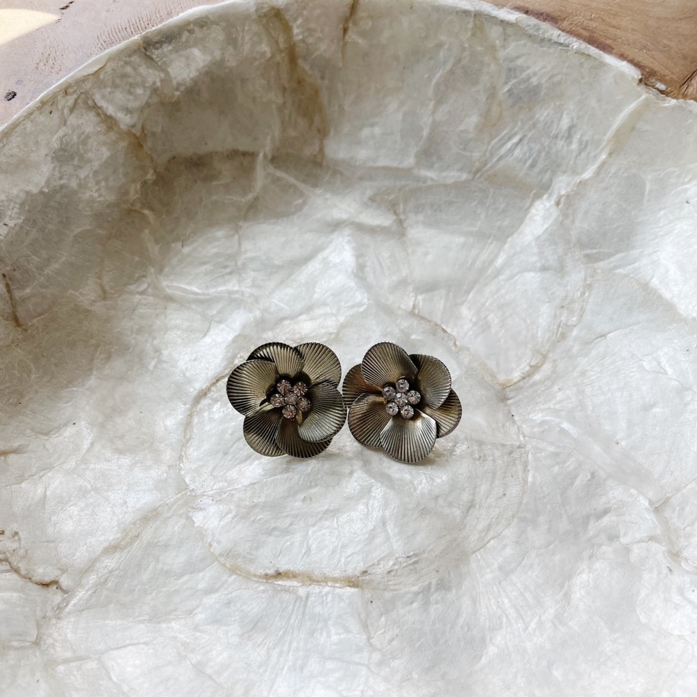 Dainty Flower Gold Earrings